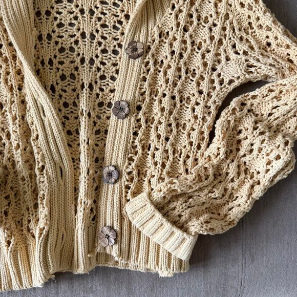 Y2K Vtg 525 American beige / tan crochet knit cardigan with wooden buttons - Picture 4 of 7